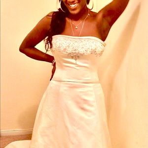 Gorgeous Wedding/Ball GOWN with a Train